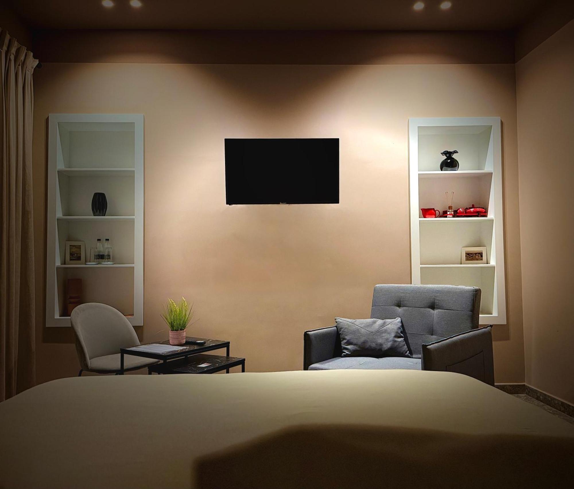 Rex Boutique Hotel *